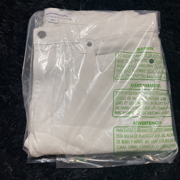 Amazon Essentials Men’s white jeans - Picture 5 of 5